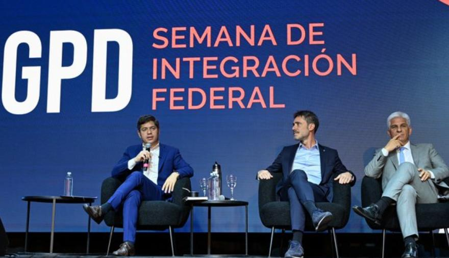 Kicillof advirtió un “retorno a los noventa” y cuestionó la vuelta al Consenso de Washington. n9.cl/yc4qf