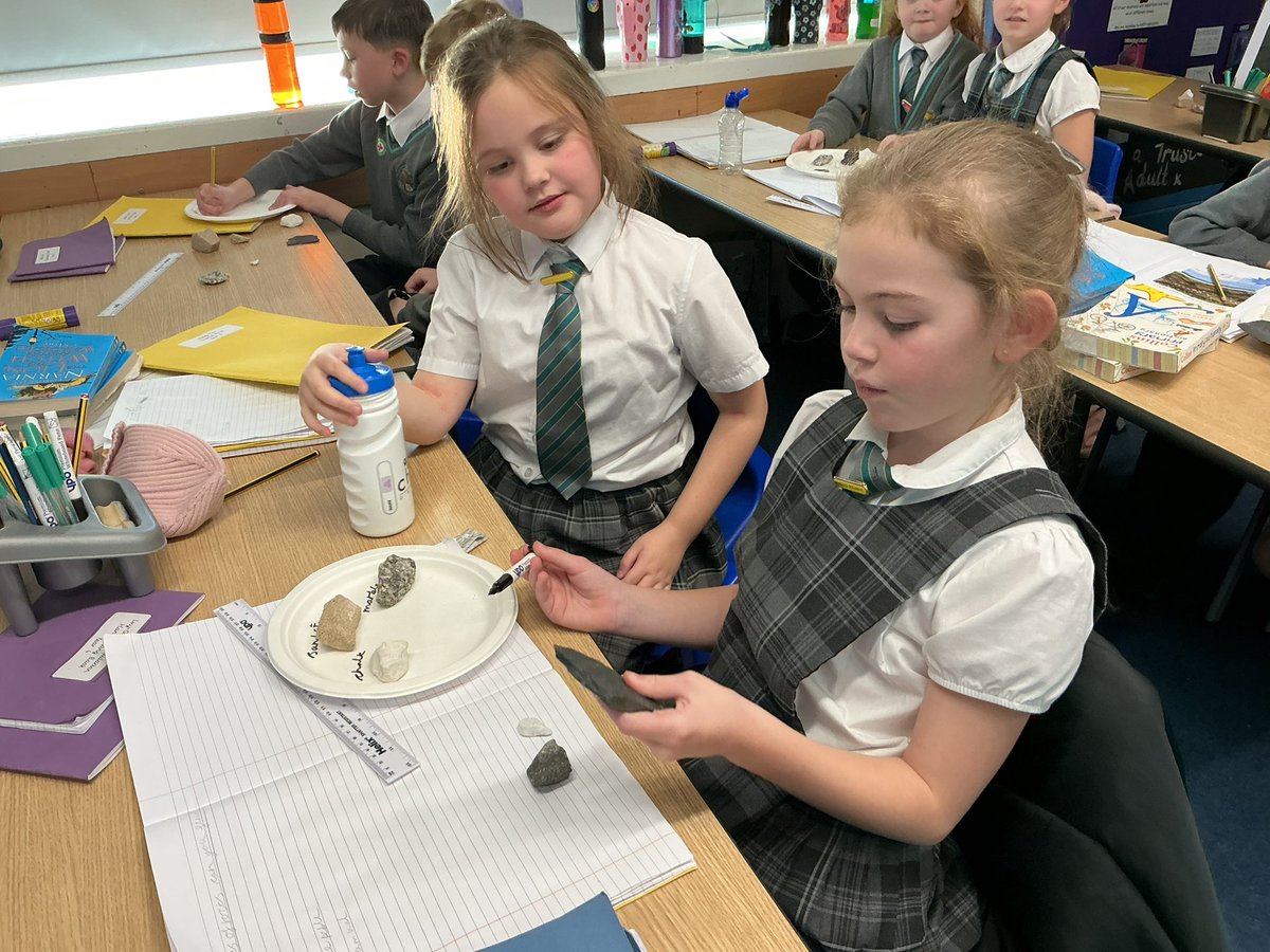 GrosvenorParkPr's tweet photo. Exploring different types of rock in Science today in Class 6… #nametherock 👏🏼👏🏼 https://t.co/fyQngUMiLz