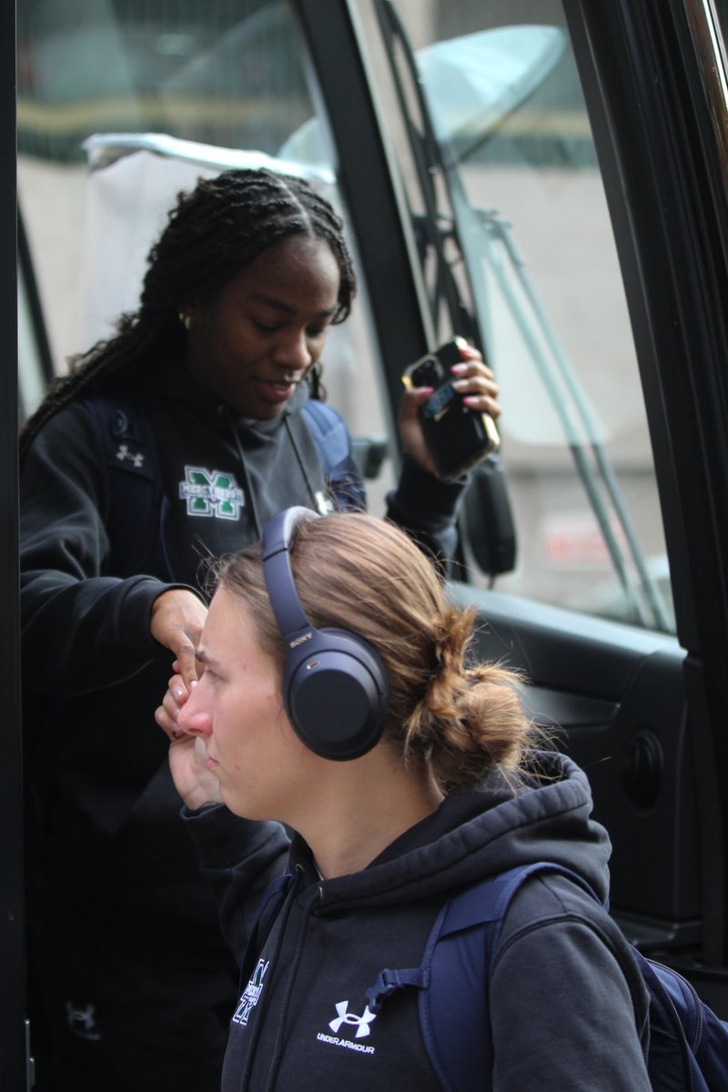 HurstVB's tweet image. Hello, New York!🗽

#RollLakers☘️