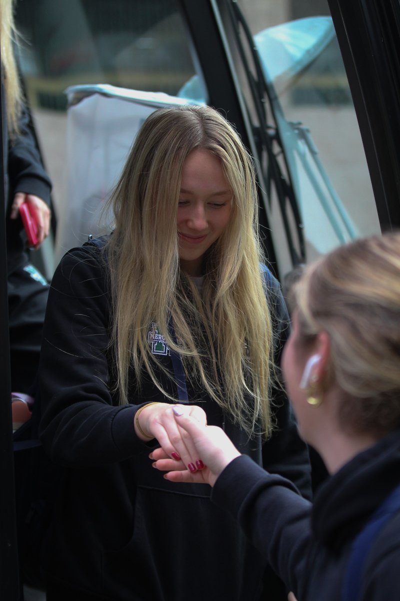 HurstVB's tweet image. Hello, New York!🗽

#RollLakers☘️