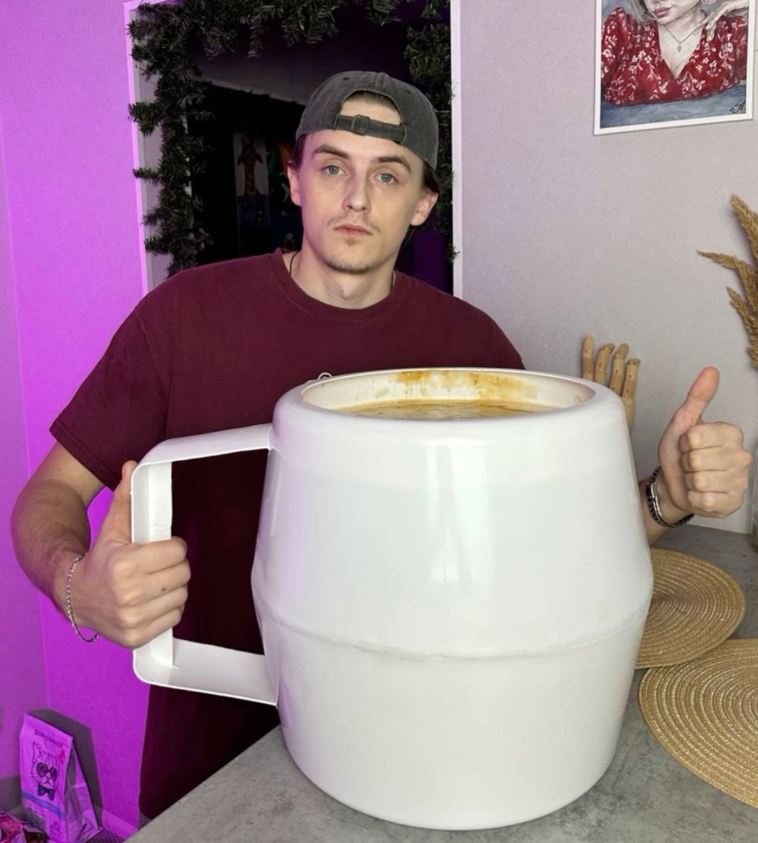 ravvena_twt's tweet image. я: блин почему я так часто хочу ссать вроде почки не больные
так же количество чая которое я выпиваю за сутки: