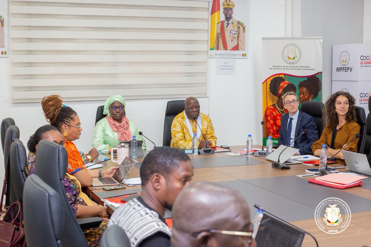 MipmeGuinee's tweet photo. Ce mercredi 19 novembre 2025, Mme Bintou DOUNO, a coprésidé aux côtés de son homologue du Ministère de la Promotion Féminine, de l’Enfance et des Personnes Vulnérables, M. Roger Yassy KLONON, le 2ᵉ Comité de Pilotage (COPIL) du projet Potenti’Elles.

🔗 https://t.co/3gASDL7Yra https://t.co/tqM9taW2Fo