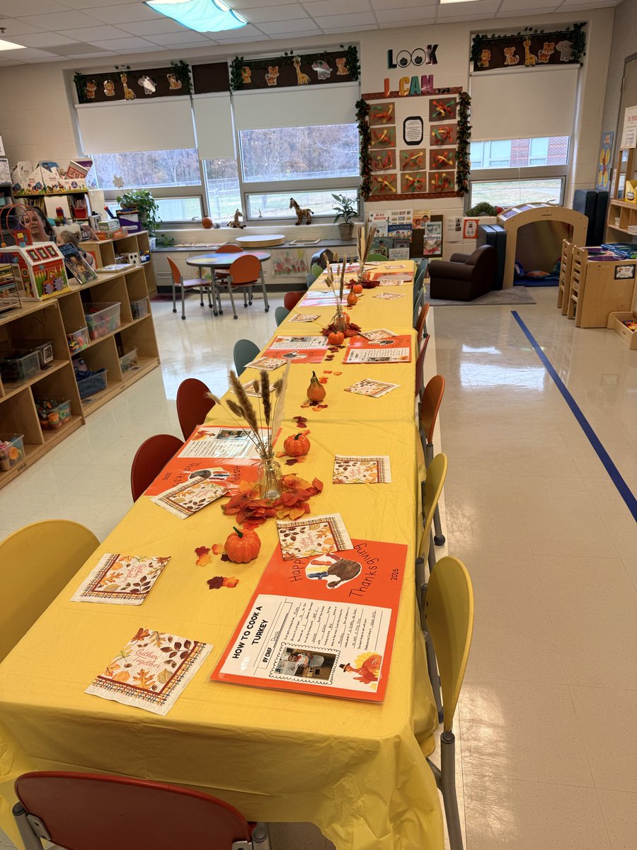 UnseldLearns's tweet photo. We had a wonderful turnout for Family Lunch Bunch today! The families enjoyed having lunch with their children! We are Thankful for our families in this season! 💛 https://t.co/Nvq1HlnyVQ