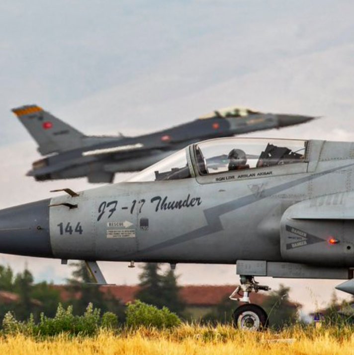 Aerode_r's tweet image. Pakistan signed an MOU for export of JF-17 block-3 aircraft to an unnamed country at Dubai Airshow 2025 🇵🇰