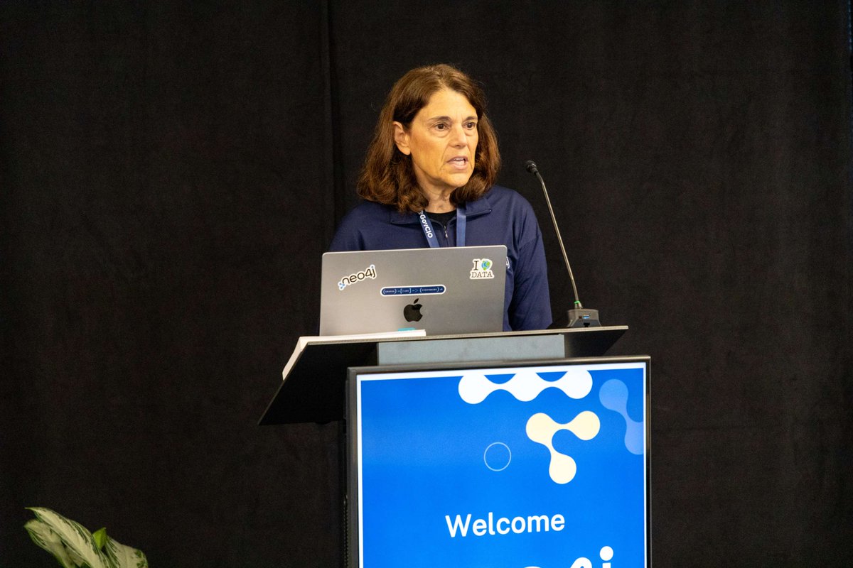 Carahsoft's tweet image. .@neo4j wrapped up its fifth quarterly Graph Database Workshop at the Carahsoft Conference &amp;amp; Collaboration Center, closing out their fiscal year with another strong session. Federal professionals explored #GraphRAG and #GenAI solutions through hands-on labs that brought Neo4j’s…