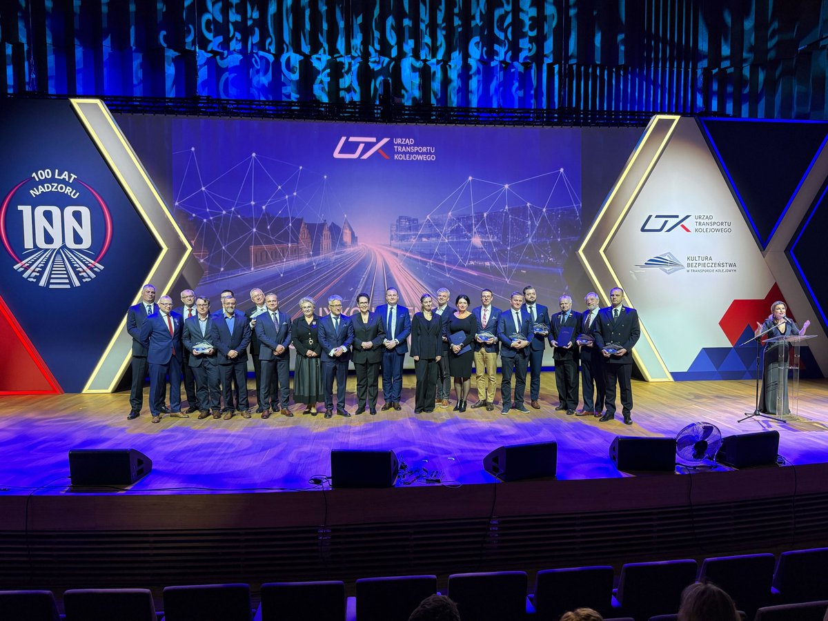 Zakończyła się 9. Konferencja Kultury Bezpieczeństwa. 
Rozstrzygnęliśmy Konkurs Kultury Bezpieczeństwa. 
Wpłynęło 36 prac.
Kapituła przyznała 𝟲 nagród i 𝟭 wyróżnienie.
Przyznano też nagrodę publiczności 🏆.
#kolej #transport #bezpieczeństwo #konkurs #100LatNadzoruKolejowego