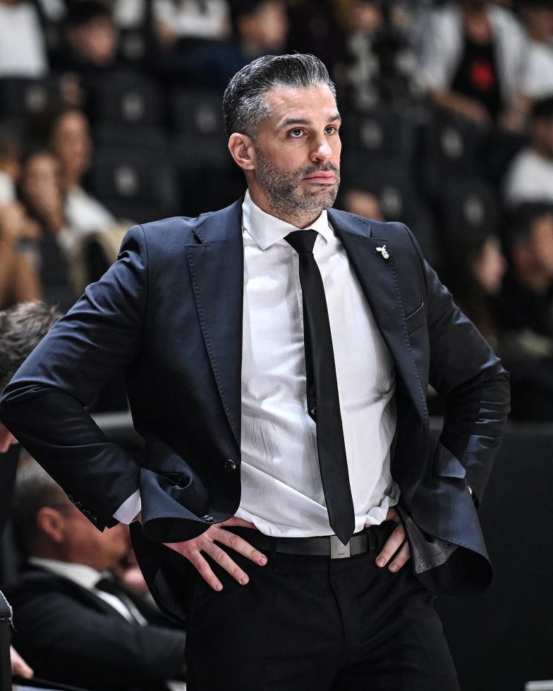 gundembjkcom's tweet image. 🗣️ Dusan Alimpijevic: &quot;Sırbistan Milli Takımı&apos;ndan ilk olarak Beşiktaş&apos;taki kontratımdan çıkarak tam zamanlı bir teklif gelmişti. Ancak bunun imkansız olduğunu söyledim. Beşiktaş&apos;a ve başkanımıza bir sözüm vardı. Beşiktaş bana çok fazla şey verdi. Benim de artık onlara bir şeyler…