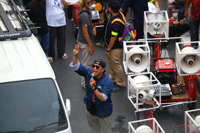 พี่บอย อดีตแกนนำคปท.เป่านกหวีด ตอนหลังเทิร์นมาเป็นสามนิ้ว ยอมตัวเป็นพิธีกรปราศรัยให้แทบทุกเวที

พรุ่งนี้จะไปฟังคำพิพากษาคดี #ม112 คดีแรกของเขา
ปกติทุกเวทีเขาไม่ใช่คน "ทะลุเพดาน" สิ่งที่เขาพูดในคดีนี้ก็เบาบางมาก เป็นความผิดได้ยาก รอติดตามผลครับ ilaw.or.th/articles/55947