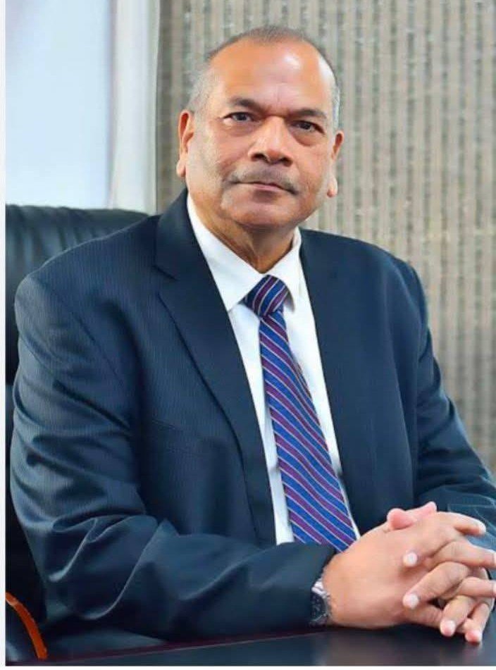 suraj_yadav2005's tweet image. यह उत्तर प्रदेश के डीजीपी रहे विक्रम सिंह हैं।
यह उन 272 लोगों में शामिल हैं जिन्होंने राहुल गांधी को पत्र लिखा है, कल से मीडिया इनका इंटरव्यू पर इंटरव्यू लिए जा रही है..
आईए इनके बारे में जानते हैं
उत्तर प्रदेश के पूर्व डीजीपी विक्रम सिंह को सितंबर 2009 में तत्कालीन मुख्यमंत्री…