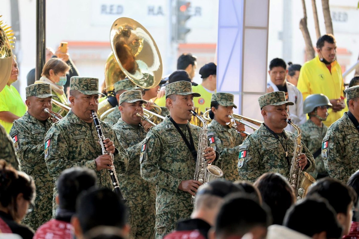 CONMEMORAMOS EL 115 ANIVERSARIO DEL INICIO DE LA REVOLUCIÓN MEXICANA

Con la Presidenta del <a href="/DIF_Oaxaca/">DIF Oaxaca</a>, <a href="/Irma_BolanosOax/">Irma Bolaños Quijano</a>, realizamos el acto cívico en conmemoración del 115 aniversario del inicio de la Revolución Mexicana, el primer gran movimiento social del siglo XX y la