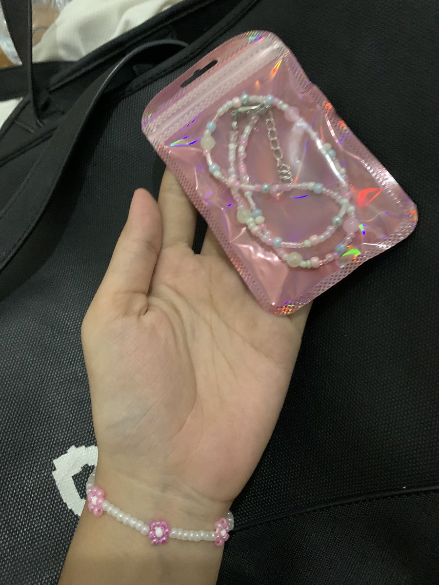 swiftubby's tweet image. lucukk bngtt tadi sowan mandiri dikasi gelang ama kalung 💗