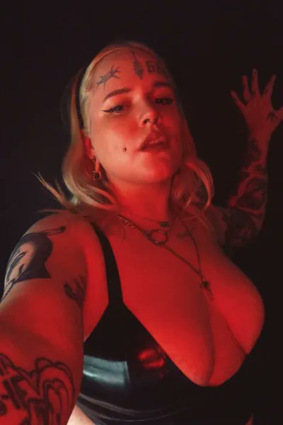 Tangible Worship  throne.com/missdoom/wishl…