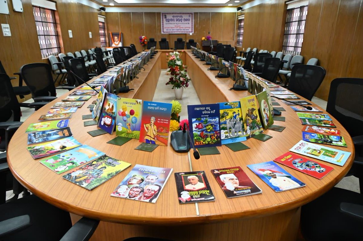 Culturedeptt's tweet image. ହରେକୃଷ୍ଣ ମହତାବ ରାଜ୍ୟ ଗ୍ରନ୍ଥାଗାରରେ ନଭେମ୍ବର ୧୪ ତାରିଖ ଠାରୁ ୨୦ ତାରିଖ ପର୍ଯ୍ୟନ୍ତ ଜାତୀୟ ଗ୍ରନ୍ଥାଗାର ସପ୍ତାହ ପାଳିତ ହୋଇଯାଇଛି। ଜାତୀୟ ଗ୍ରନ୍ଥାଗାର ସପ୍ତାହ ପାଳନ ଅବସରରେ ହରେକୃଷ୍ଣ ମହତାବ ରାଜ୍ୟ ଗ୍ରନ୍ଥାଗାରରେ ବିଭିନ୍ନ କାର୍ଯ୍ୟକ୍ରମର ଆୟୋଜନ କରାଯାଇଥିଲା।
#ଓଡ଼ିଶା #ଓଡ଼ିଆ
