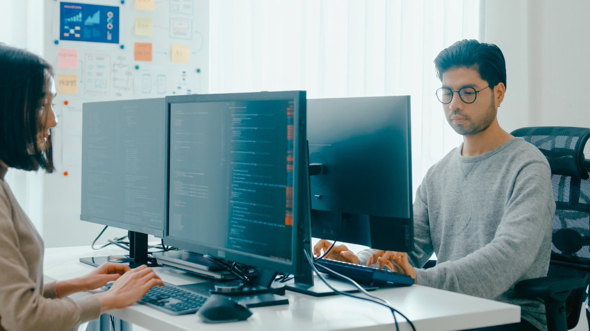 rootstack's tweet image. Chicago or NYC — which city is better for your #IToutsourcing strategy?

We compare talent demand, costs, partners, trends &amp;amp; more.
Full breakdown here:
 🔗 rootstack.com/en/blog/it-out…