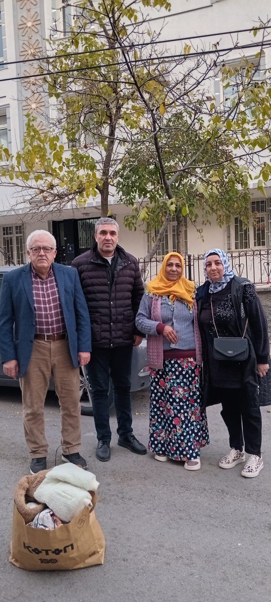 Kalaba Mahallemizde Yönetim Kurulu Üyelerimiz Mahinur ALKAYA Ve Ünal ALTUNKAYA Başkanlarımızla Mahalle Başkanımız Selami KANDEMİR İle  Ailelerimizi Ziyarette Bulunduk.🇹🇷🇹🇷🇹🇷
<a href="/AkpartiAnkara/">AK Parti Ankara</a> <a href="/AkKeciorenResmi/">AK Parti Keçiören</a> <a href="/AKadirkarapinar/">Kadir KARAPINAR🇹🇷</a> <a href="/as_bayindir/">Ahmet Şerif BAYINDIR</a> <a href="/gokayozcan/">Gökay ÖZCAN</a> <a href="/CananBaranizgi/">Canan Baran İzgi</a> <a href="/UnalAltunkaya40/">Ünal ALTUNKAYA 🇹🇷</a>