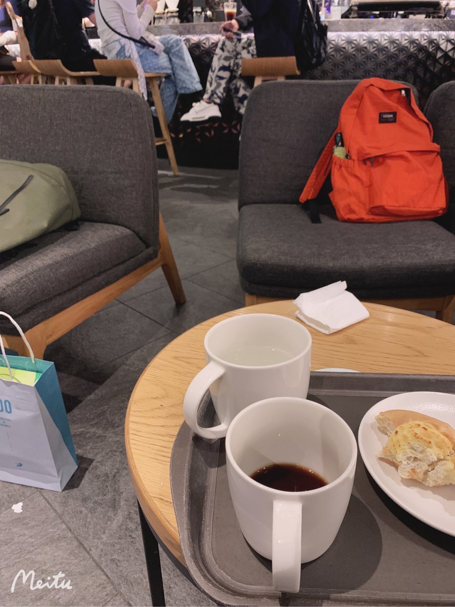 jmgcdcc's tweet image. 友達とカフェでコーヒーを飲みます