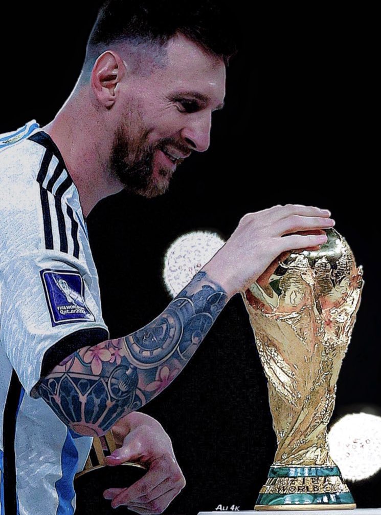 6witi's tweet image. 4- أشياء غير قابلة للنقاش في كرة القدم:

1- بوفون أعظم من وقف بين الخشبات
2- مالديني السيّد الأول للدفاع
3- زيدان أنقى لاعب وسط مرّ على اللعبة
4- ميسي… أعظم من لمس كرة قدم في التاريخ