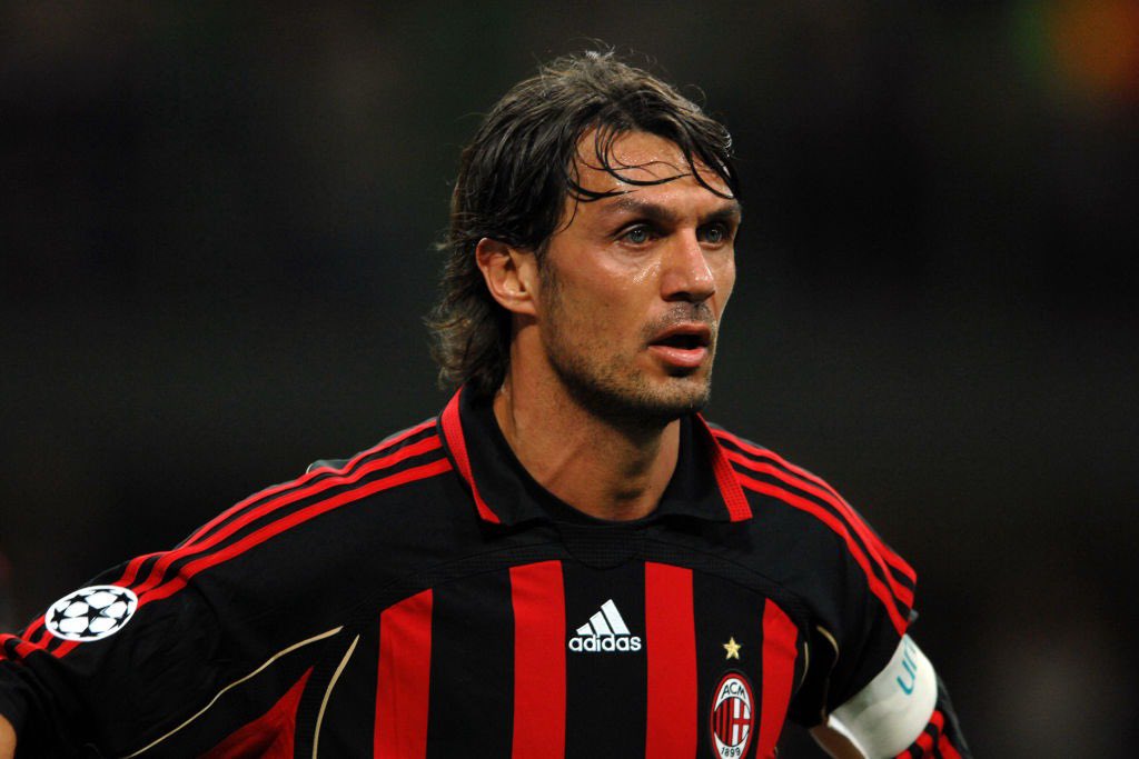 6witi's tweet image. 4- أشياء غير قابلة للنقاش في كرة القدم:

1- بوفون أعظم من وقف بين الخشبات
2- مالديني السيّد الأول للدفاع
3- زيدان أنقى لاعب وسط مرّ على اللعبة
4- ميسي… أعظم من لمس كرة قدم في التاريخ