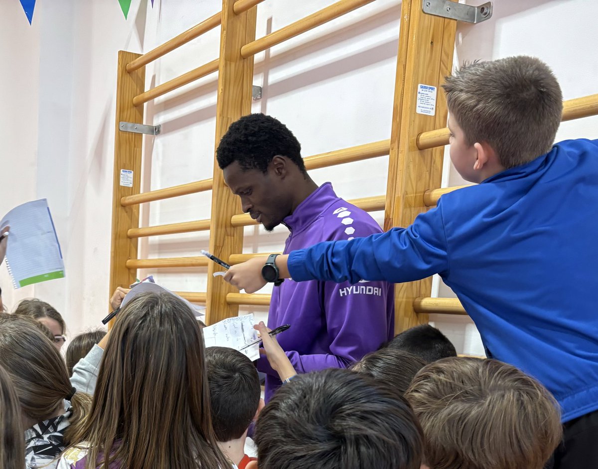 📚 ¡Y otro cole más visitado en el #DíaMundialDeLaInfancia! Esta mañana también visitamos el <a href="/ceipkantica/">CEIP Kantic@Arroyo</a>.

🙌 ¡Gracias por vuestra acogida y por recibirnos siempre de la mejor manera!

<a href="/UEMC/">UEMC</a> #BaloncestoValladolid