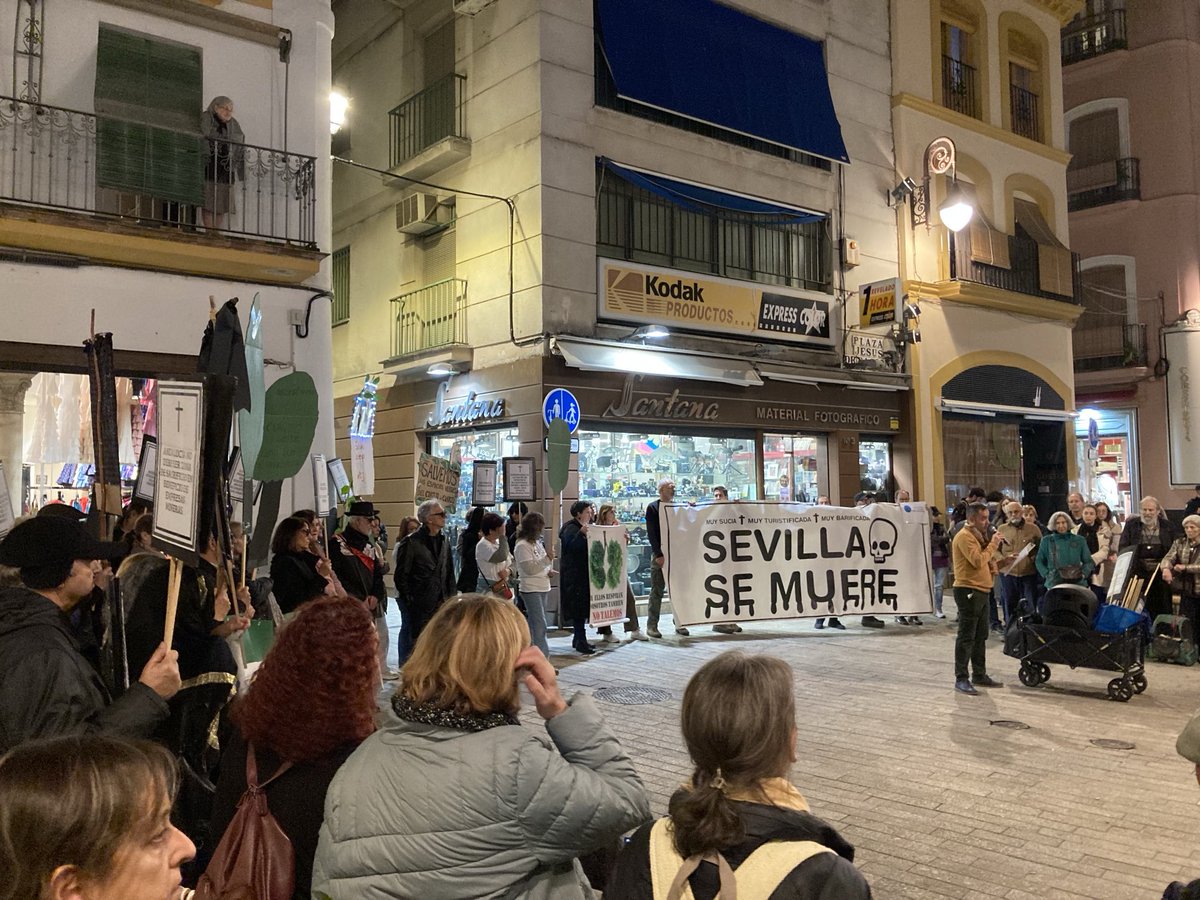 amiguedalino's tweet image. ⁦Por una ciudad para vivir!! Menos viviendas turísticas y Más viviendas para la vecinos!  @SevillaSeMuere⁩
