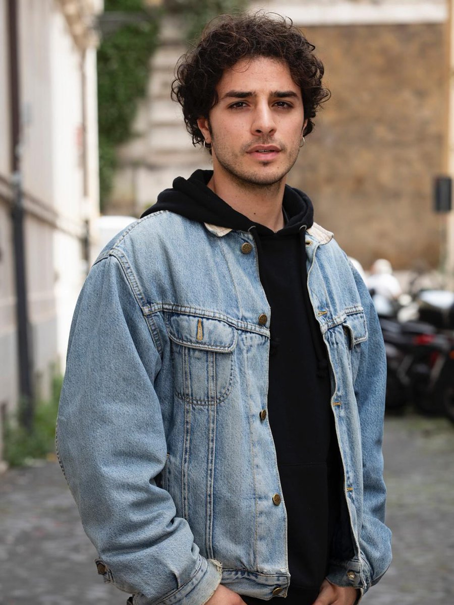 damianogavinews's tweet image. 📷 planetfilm_news

&quot;Da stasera alle 21,30 su #Rai1 e in streaming su #RaiPlay la terza stagione di UN PROFESSORE con Damiano Gavino! [...]&quot;

#UnProfessore3