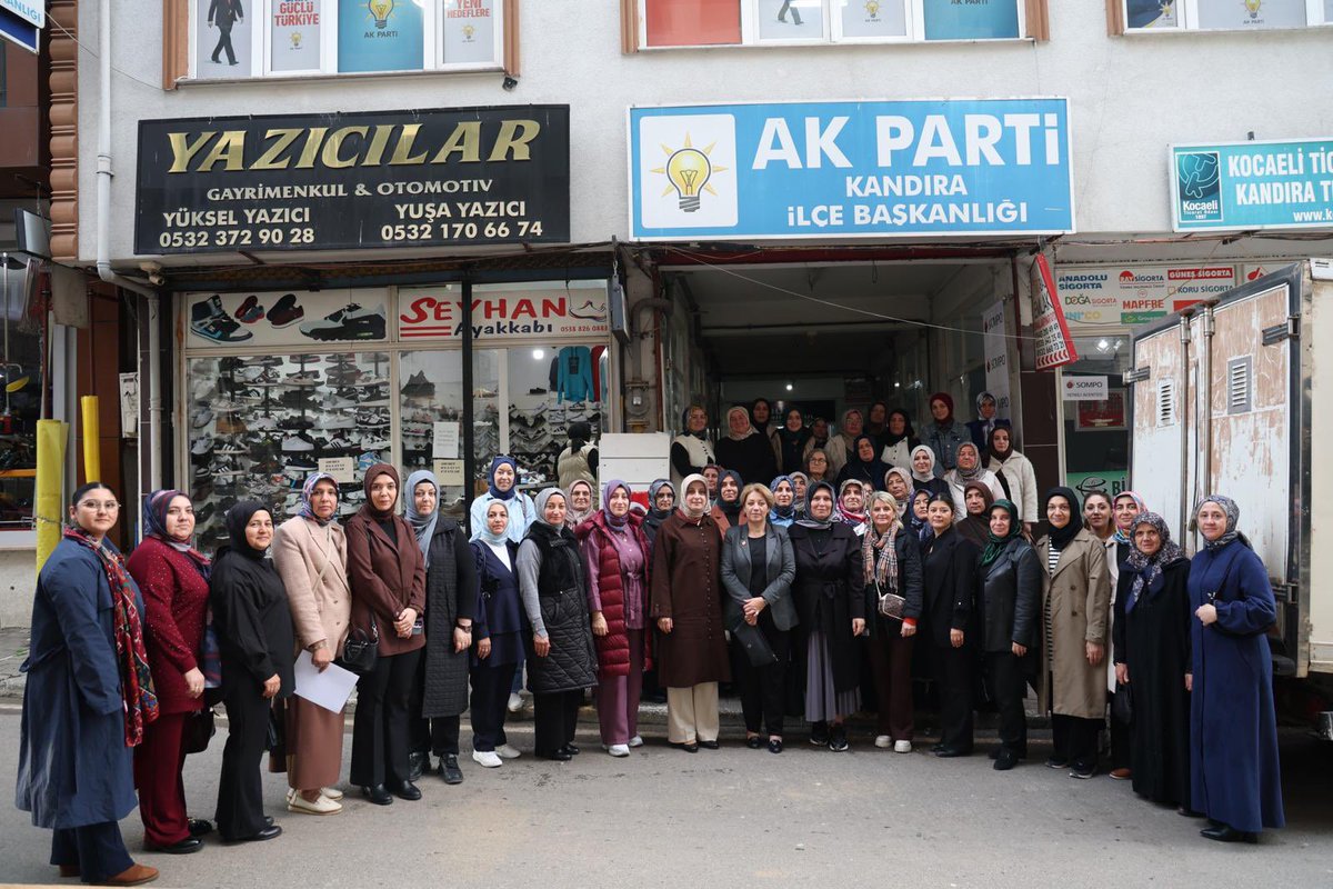 yyaseminozdemir's tweet photo. 📍@Akparti Kandıra İlçe Başkanlığı

@akkadinkocaeli olarak teşkilat içi eğitimlerimiz için  #Kandıra’daydık.Teşkilat Başkanlığımızın sunumlarını dinledik.

Siyasette kadın emeğini,daha güçlü bir vizyonla buluşturmakta kararlıyız.💪
Rabbim birliğimizi daim,gayretimizi bereketli kılsın.🤲

Teşkilatımı seviyorum.💙
Kocaeli’yi seviyorum.💙

#DurmakYokYolaDevam 🤲🌹

@RTErdogan 
@tugbaisikercan 
@tulaykaynarca 
@AKKADINGM 
@ylknsaime 
@GulcanT51928 
@Akkadin_kandira 
#Kocaeli