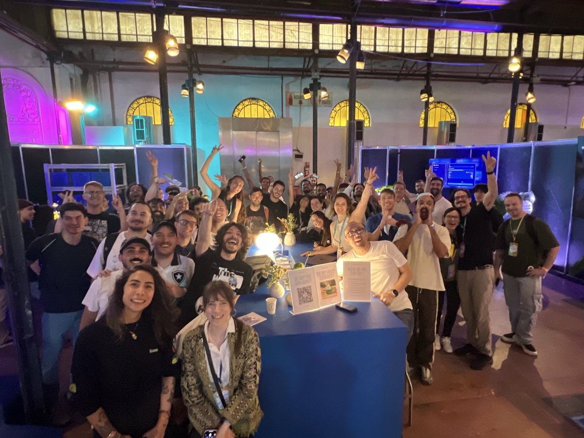 lucianodeangeIo's tweet image. Base Booth stays active