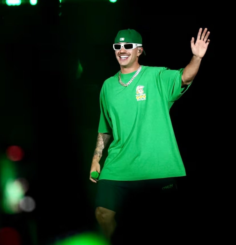 Hablemos de FEID

-Barrio el suelo con Anuel, Blessd, Roa y sus respectivos fandoms sin hacer nada✅
-Karol salió a decir que el se lo metió mejor que Anuel✅
-Succionó toda la fama que da el factor relacion✅
-Es el responsable de que Anuel este acabado✅

Hilo🧵 
⬇️+⬇️+⬇️