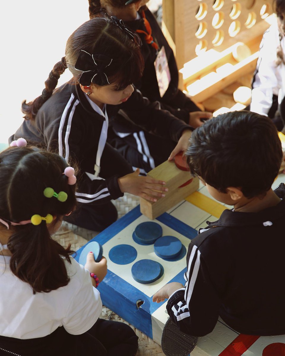 من التجارب التفاعلية إلى لحظات الطبيعة الساحرة، تظل مزرعة حينة سالمة عالمًا يكتشف فيه الصغار المعرفة وينمون بالشغف.