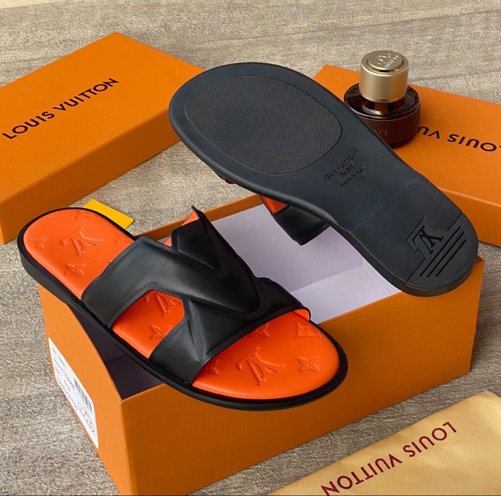 AbdulkadirAuwa7's tweet image. LOUIS VUITTON 🔥 

Available in different designs and colors 
Sizes from 40-45 
Sell in wholesales 

55k Each 

Dm/ wa.me/+2348099268085
Nation Wide Delivery