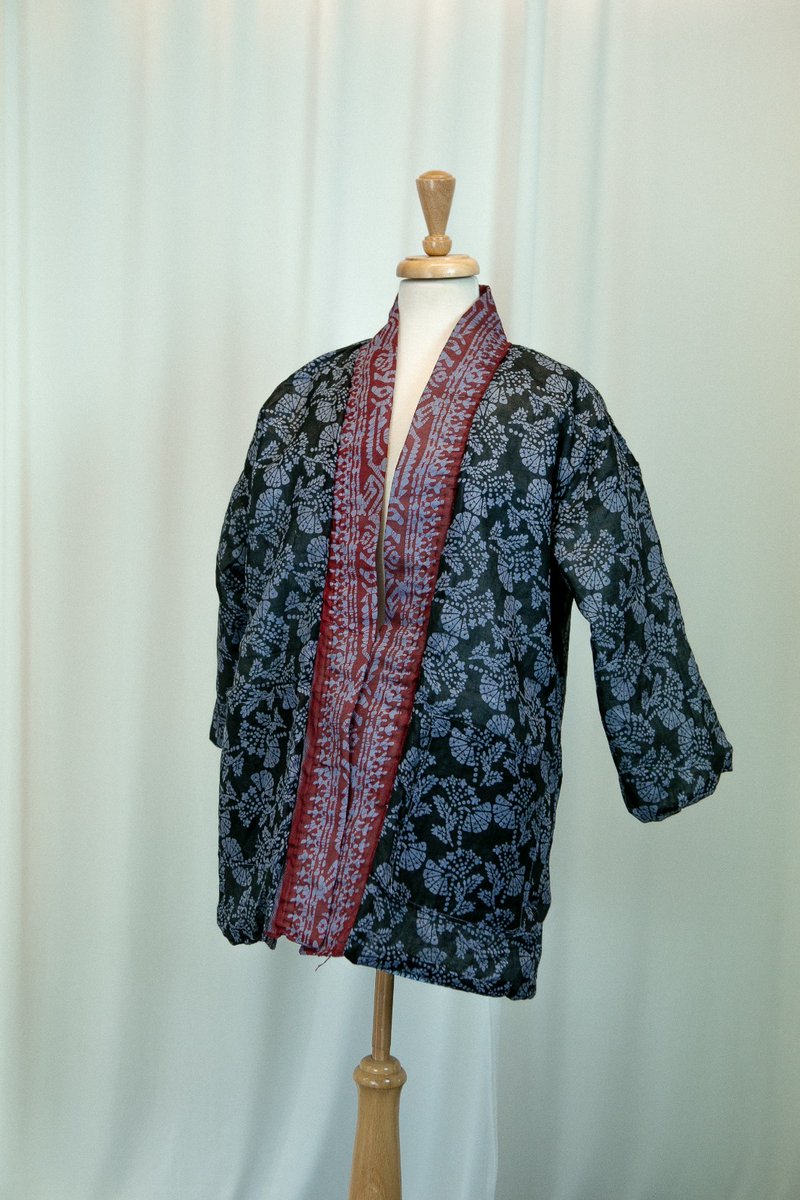 Join us this Saturday in front of @Pellicis on Bethnal Green Road. <a href="/EastEndTrades/">EETG</a> Guild has organized these market stalls , being run by independent #artis, #designer  #majets.  Seen you all there. ::))