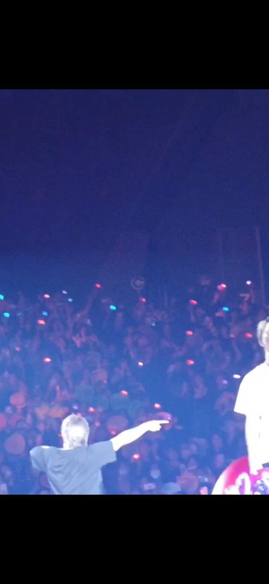 【😭答え合わせ！】天井席ファンサ動画が…！
引用して頂いた動画(<a href="/goro_km/">M</a>さん)に私のうちわと微動だにしない姿がバッチリ紫耀くん目線で映ってて、まさかの視力検査確認できました😭✨ 紫耀くんの｢上まで見えてるよー」は本当です！
#Niらいぶ
#Number2_TOUR
#Number_i_LYs 
#平野紫耀
#Number_i