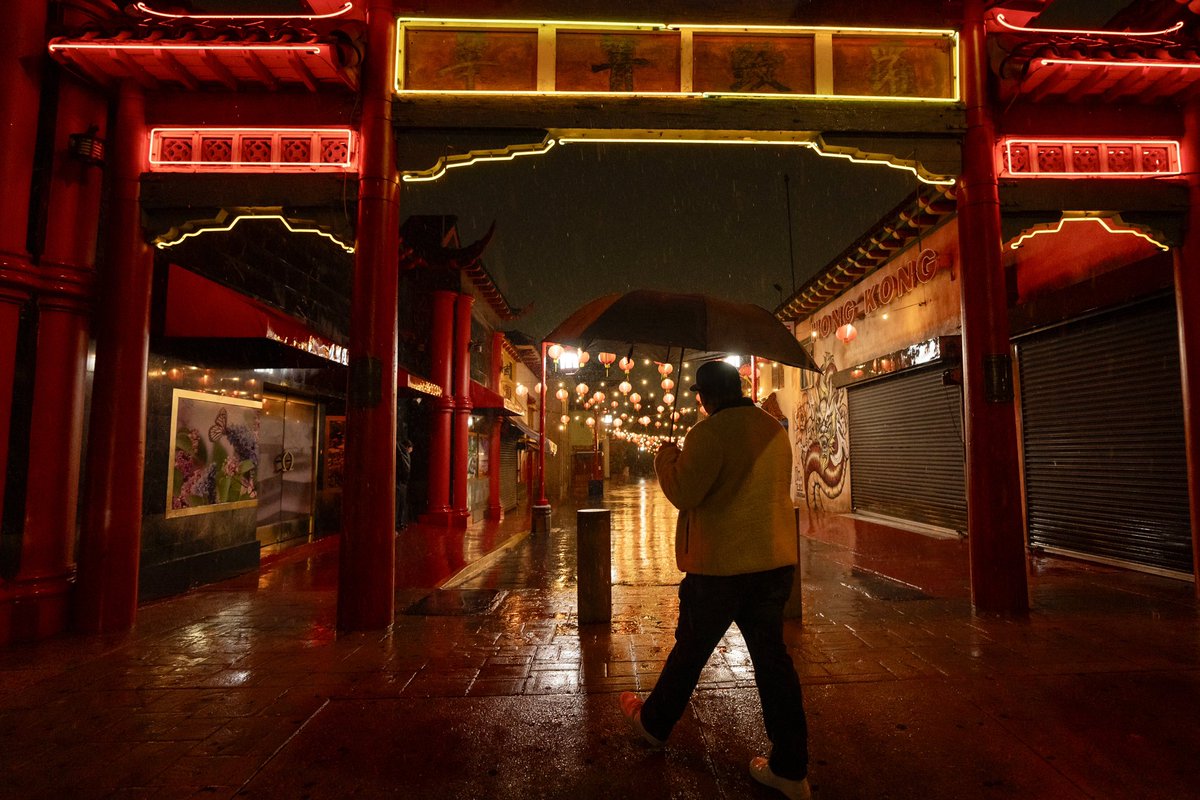 CountyofLA's tweet image. Rain is expected in #LACounty later today. Stay dry and stay safe. ☔️

Get safety tips and preparedness info at Ready.LACounty.gov/rain

#LARain