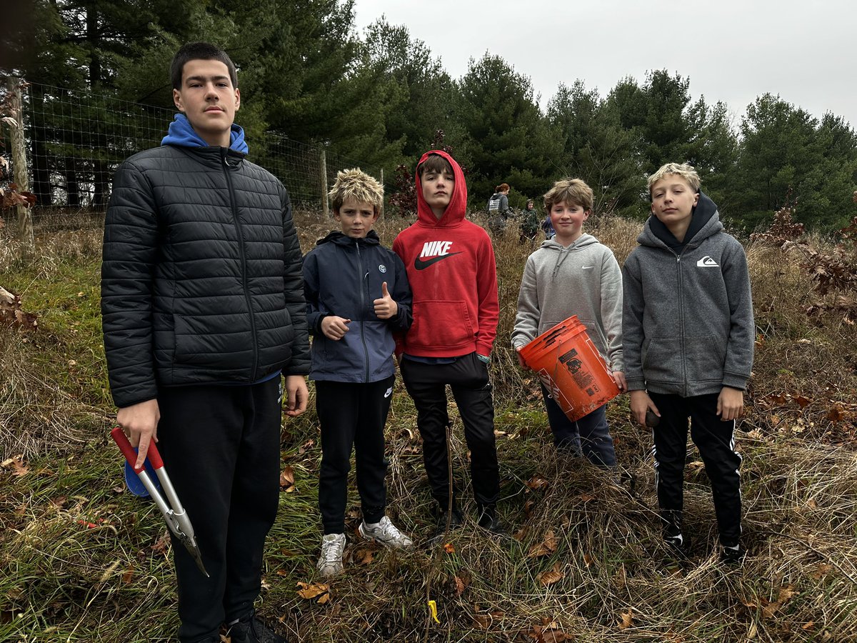 CCPS_ODS's tweet image. NCMS week 4: purple &amp;amp; blue groups helped save trees by removing weeds &amp;amp; adding mulch. #ODSchangetheworld