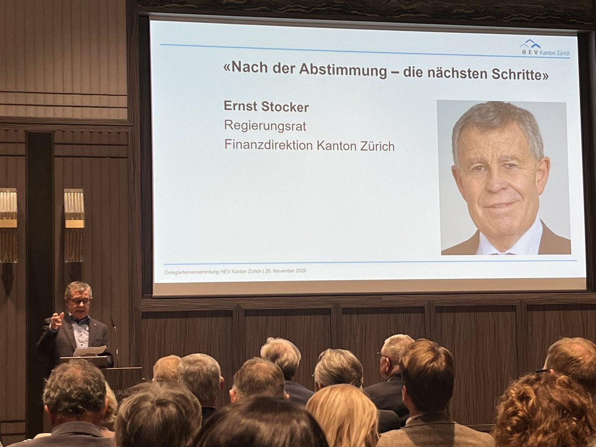 Regierungsrat Ernst Stocker an der Delegiertenversammlung vom HEV Kanton Zürich.  Danke für die Unterstützung beim #Eigenmietwert. 

#immobilien #immobilienmarkt #hauseigentum #wohneigentum #steuern