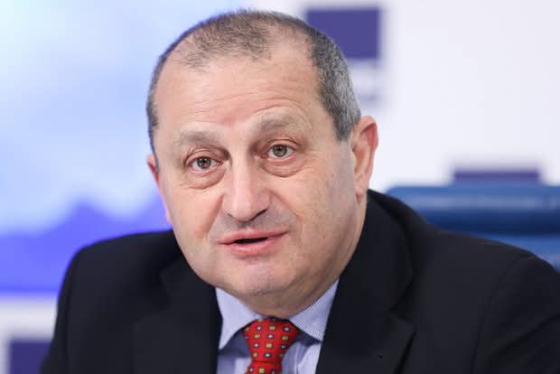 ТЫ ВОСПОЙ, ТЫ ВОСПОЙ В САДУ, СОЛОВЕЙКО….
… ОХ, ПО ЧУЖИМ САДАМ ЛЕТАЯ…(с)

Эксперту одиозного российского шоу «Вечер с Владимиром Соловьевым» на канале «Россия 1», израильскому политологу Якову Кедми стало плохо в Москве. Об этом сообщает Lenta.ru