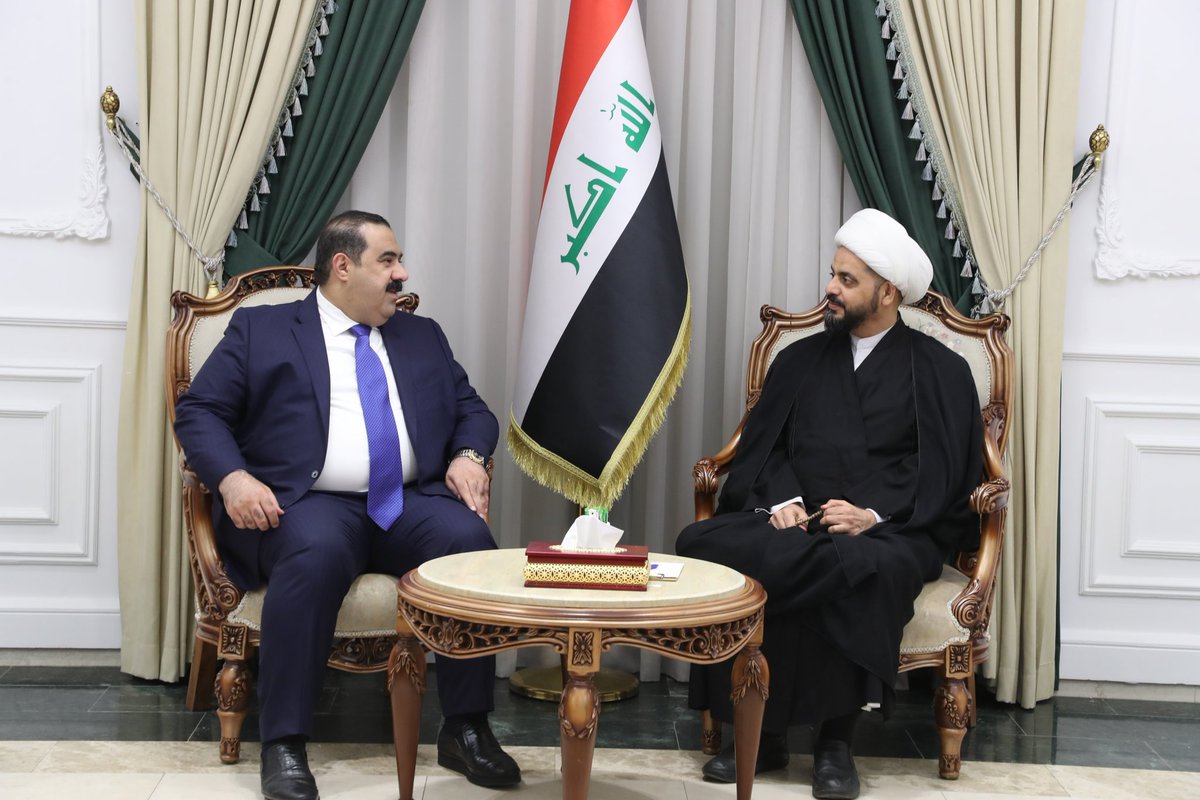 الشيخ الأمين يستقبل السيد مثنى السامرائي رئيس تحالف عزم 

استقبل الأمين العام لحركة عصائب أهل الحق، سماحة الشيخ قيس الخزعلي، في مكتبه ببغداد، اليوم، السيد مثنى السامرائي رئيس تحالف عزم، الذي قدم تهانيه لسماحته بمناسبة نجاح العملية السياسية وإتمام الاستحقاق الانتخابي.

وتناول