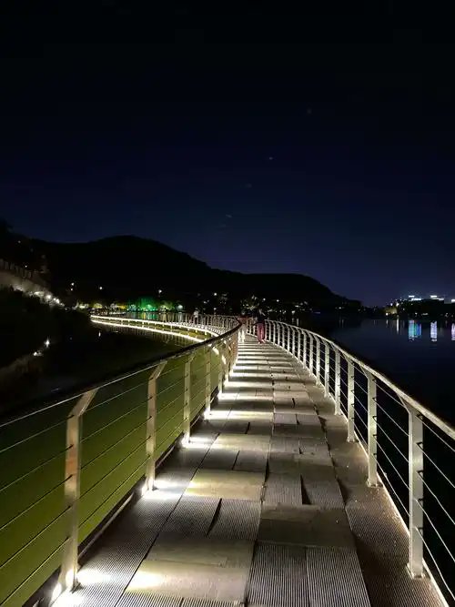 kragcedc's tweet image. 夜の景色が美しい