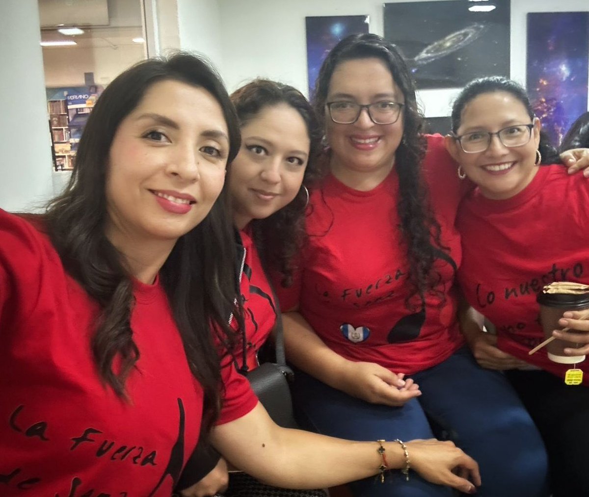 Ayer pudimos disfrutar de la pre-escucha del nuevo disco Y ahora qué+ 😍🥰 Gracias a la invitación de <a href="/sonymusicca/">Sony Music C.A.</a> 🙌🏻💯

Nos encantan las nuevas canciones 💃🏻🎉 

Te esperamos en Guatemala 🤗😘 <a href="/AlejandroSanz/">Alejandro Sanz</a> 

#YAhoraQuéMás
#FuerzaSanzGuate 🇬🇹