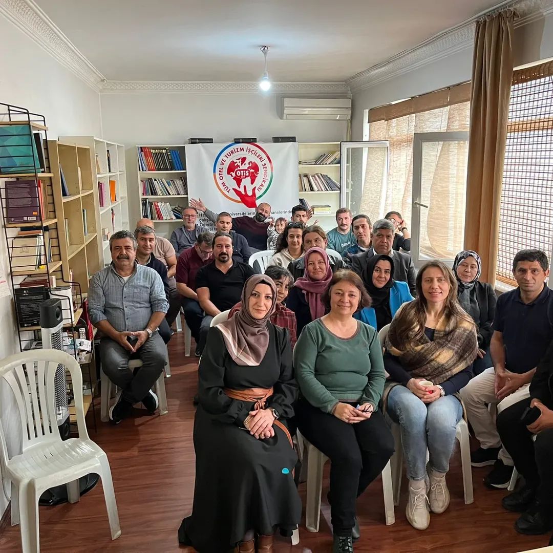 Tüm otel ve turizm işçileri sendikası olarak bugün 3.Genel kurul seçimi gerçekleştirdik.
Bizi onurlandıran Genel Kurulumuza katılım sağlayan tüm kişi ve kuruluşlara teşekkür ederiz
<a href="/KatasSen/">KATAŞ-SEN</a> <a href="/yapiyolis/">Yapı Yol-İş</a> <a href="/EzelDemirkol34/">Ezel Demirkol</a> <a href="/SeydaUlku/">Ülkü Şeyda (TSS İş)</a> <a href="/sahi/">sahi</a>