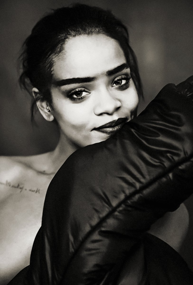 .<a href="/ComplexMusic/">Complex Music</a> names <a href="/rihanna/">Rihanna</a>'s "ANTI" the #4 best album of the 21st century (#1 female album).

🔗: complex.com/music/a/dimass…