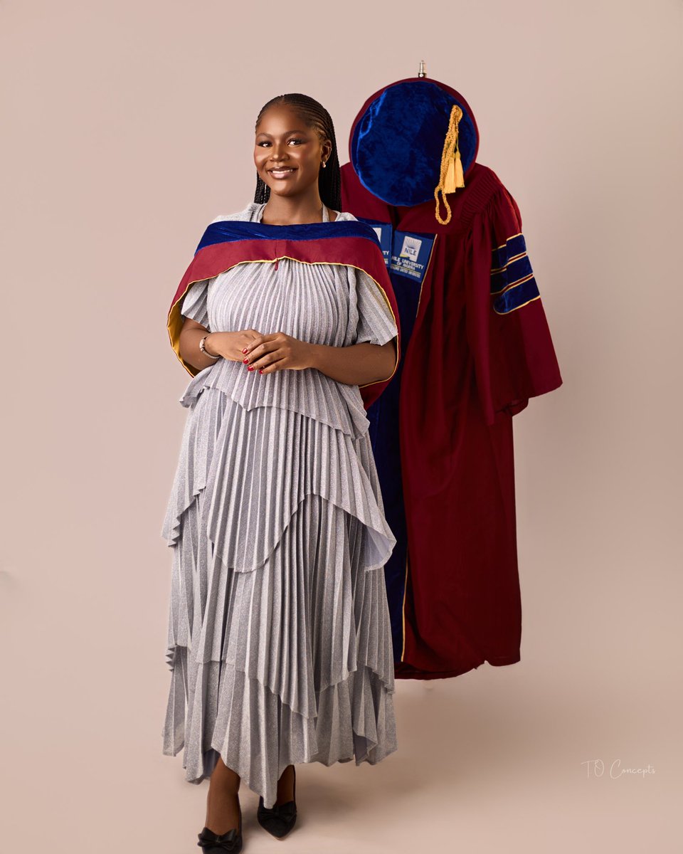 Luhluh_xo's tweet image. I walked in as Esther and came out as Dr. Esther…Grace carried me. God crowned me. 🎓✨🍾🙏🏾❤️ #PhD #convocation