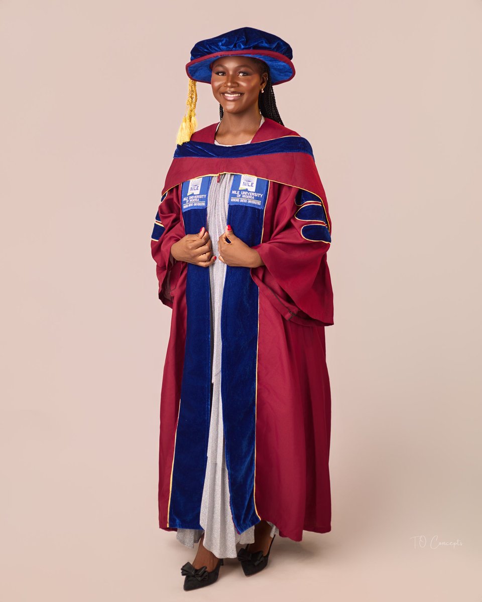 Luhluh_xo's tweet image. I walked in as Esther and came out as Dr. Esther…Grace carried me. God crowned me. 🎓✨🍾🙏🏾❤️ #PhD #convocation