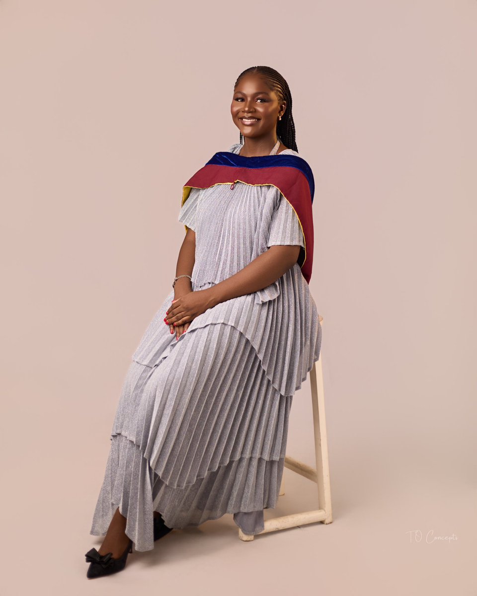 Luhluh_xo's tweet image. I walked in as Esther and came out as Dr. Esther…Grace carried me. God crowned me. 🎓✨🍾🙏🏾❤️ #PhD #convocation