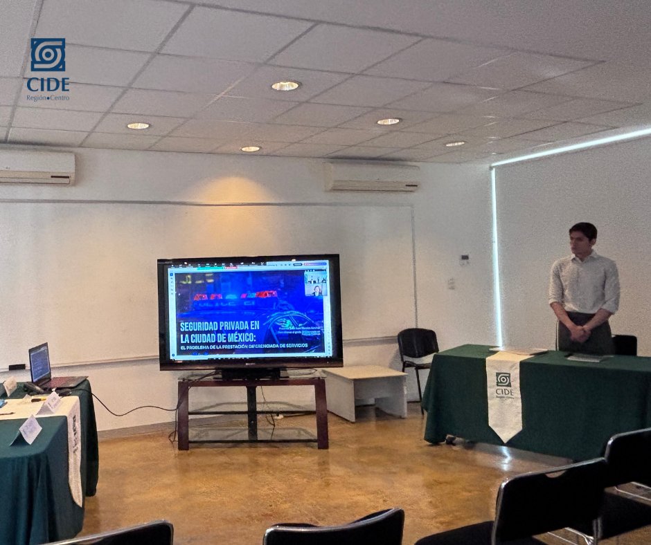 CIDE_RC's tweet image. 🎓 El pasado martes 18 de noviembre Erick Morales, alumno de la Licenciatura en Políticas Públicas (LPP), presentó con éxito la defensa de su tesina en su examen final de titulación. ¡Enhorabuena por este gran logro académico! 👏 Y mucho éxito en lo que continúa 😃