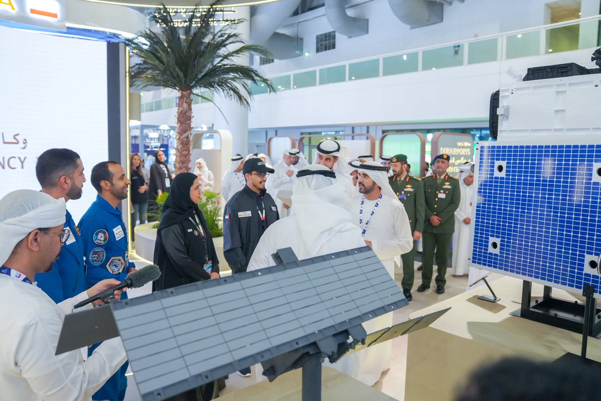 astro_hazzaa's tweet image. معكم سيدي يواصل قطاع الفضاء الوطني تقدمه، وتبقى دبي رائدةً في صناعة المستقبل..

تشرفت بلقاء سمو الشيخ حمدان بن محمد بن راشد آل مكتوم، ولي عهد دبي نائب رئيس مجلس الوزراء وزير الدفاع رئيس مركز محمد بن راشد للفضاء، في معرض دبي للطيران 2025، وإطلاع سموه مع الزملاء على مستجدات…