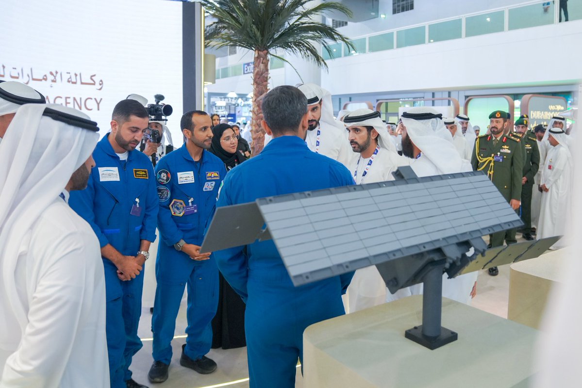 astro_hazzaa's tweet image. معكم سيدي يواصل قطاع الفضاء الوطني تقدمه، وتبقى دبي رائدةً في صناعة المستقبل..

تشرفت بلقاء سمو الشيخ حمدان بن محمد بن راشد آل مكتوم، ولي عهد دبي نائب رئيس مجلس الوزراء وزير الدفاع رئيس مركز محمد بن راشد للفضاء، في معرض دبي للطيران 2025، وإطلاع سموه مع الزملاء على مستجدات…