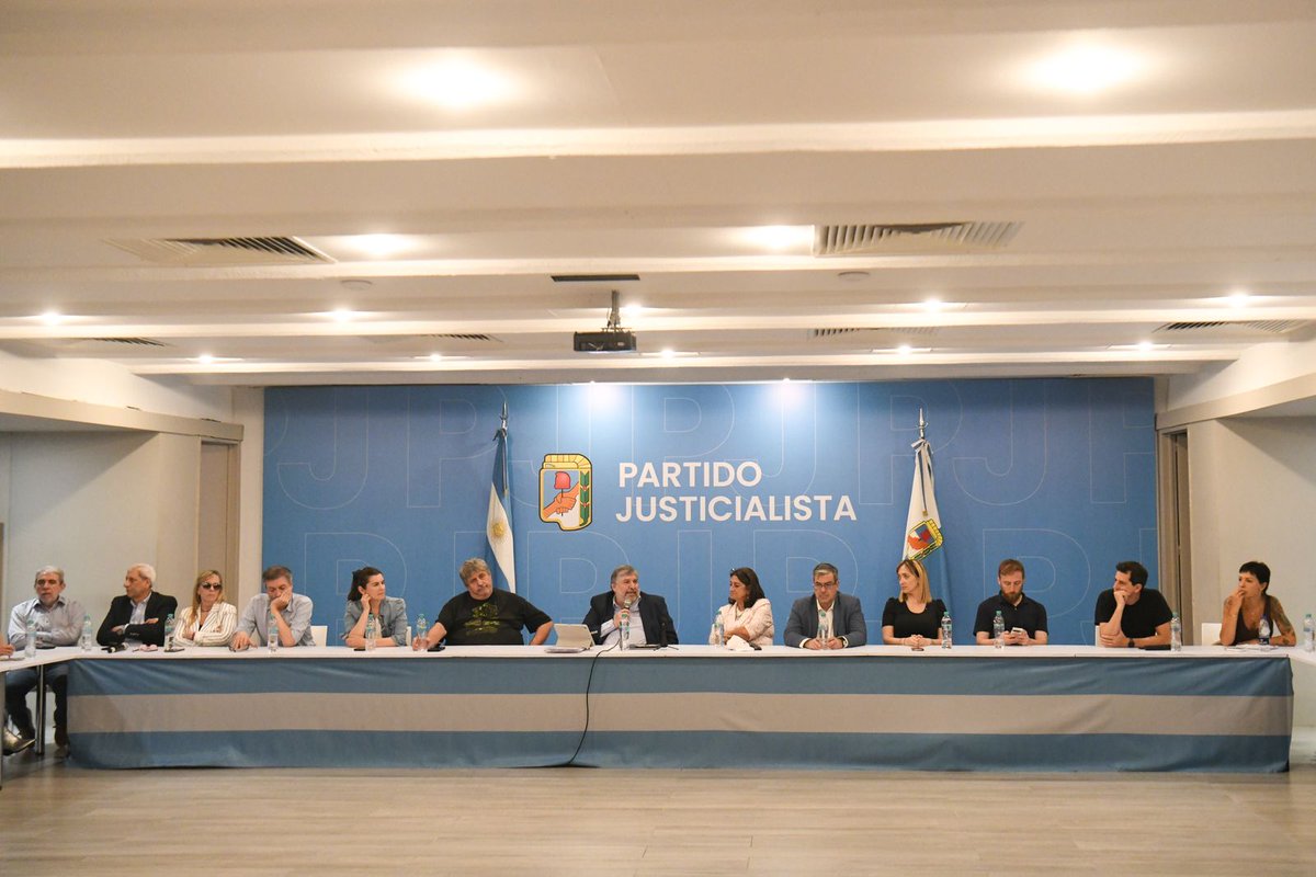 Cerrando el año, despidiendo a grandes compañeros y recibiendo con expectativas a las nuevas compañeras que asumen! 🇦🇷✌🏼
@Senadores_UxP <a href="/p_justicialista/">Partido Justicialista</a>