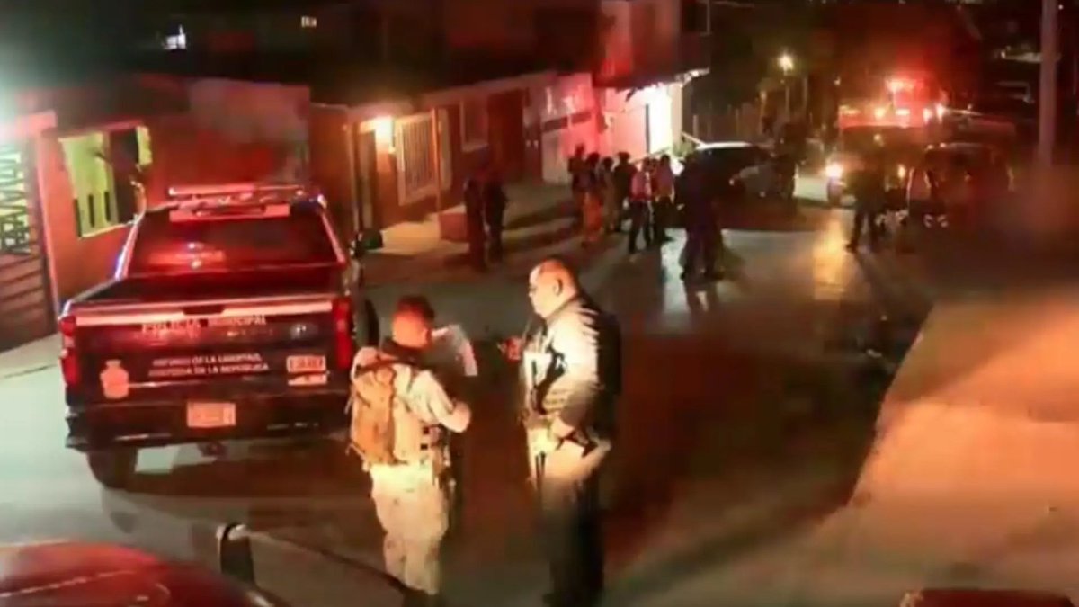 qtf's tweet image. Bombardearon con drones explosivos una fiesta de XV años en Navolato.
Cinco menores heridos. Diez víctimas en total.
Esto no es “delincuencia común”: es narcoterrorismo a plena luz del día.
Y mientras tanto, el gobierno sigue repitiendo que “vamos mejor que nunca”.
La realidad…