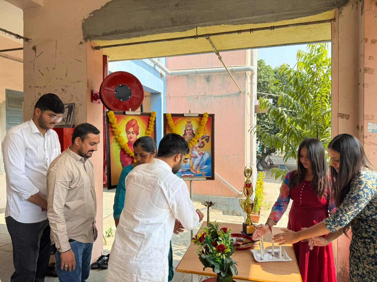 ABVPGujarat's tweet image. #ABVPRajkot દ્વારા નારી શક્તિ દિવસ નિમિત્તે ખેલો ભારત અંતર્ગત ખો-ખો સ્પર્ધા નું આયોજન કરવામાં આવ્યું જેમાં ખેલો ભારત ગુજરાત પ્રદેશ સંયોજક શ્રી જયદેવસિંહ જેઠવા વિશેષ ઉપસ્થિત રહ્યા..

#ABVPGujarat